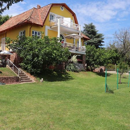 Gyoengyoem Apartman Balatonalmádi エクステリア 写真