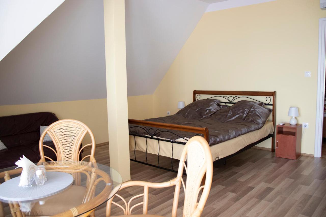 Gyoengyoem Apartman Balatonalmádi エクステリア 写真